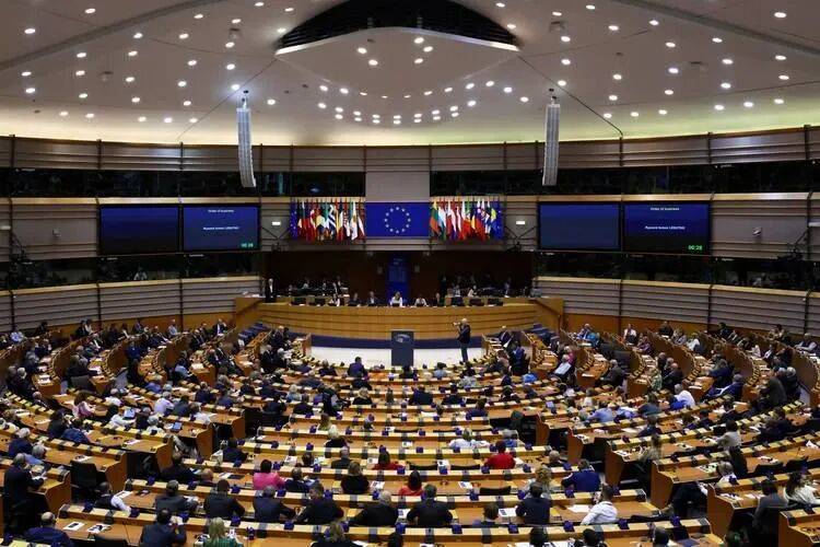 王毅專機(jī)落地前<strong></p>
<p>宏鑫機(jī)械設(shè)備有限公司
</strong>，歐盟對(duì)華連出兩招，不到24小時(shí)，意大利率先選邊站:宏鑫機(jī)械設(shè)備有限公司
