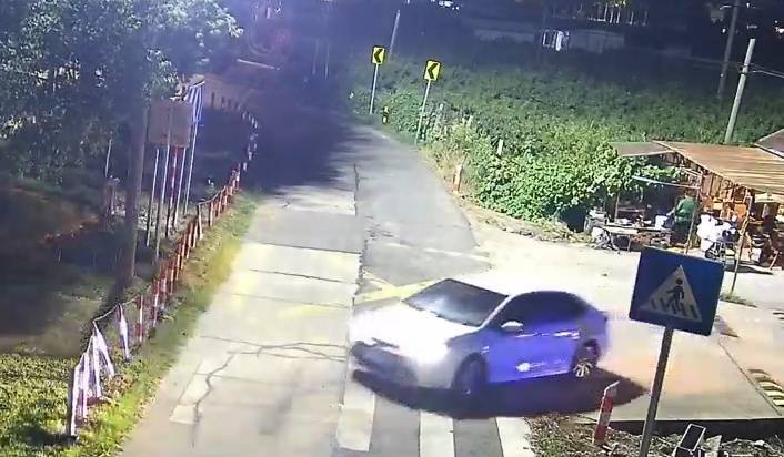 浙江一姑娘以奶茶為記號(hào)<strong></p>
<p>宏鑫機(jī)械設(shè)備有限公司
</strong>，竟然在草叢里藏了11萬(wàn)現(xiàn)金！:宏鑫機(jī)械設(shè)備有限公司
