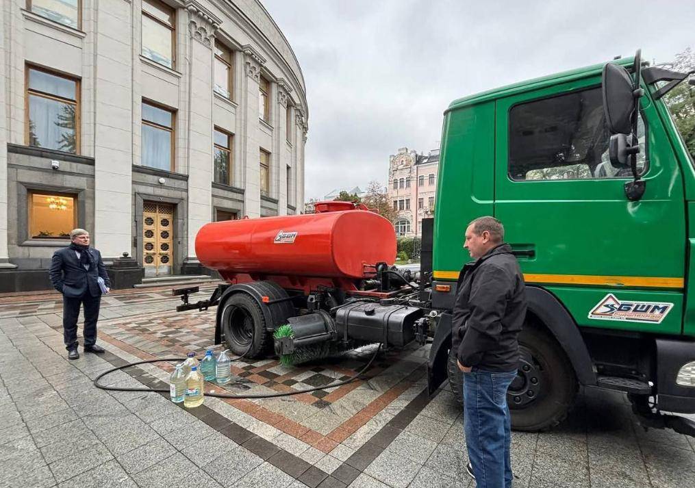 普京下狠手<strong></p>
<p>宏鑫機械設(shè)備有限公司
</strong>，俄軍讓烏克蘭斷水?dāng)嚯娨黄诎?，一夜間炸回石器時代:宏鑫機械設(shè)備有限公司
