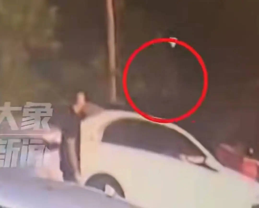 6人開(kāi)奔馳去餐館消費(fèi)370元逃單<strong></p>
<p>宏鑫機(jī)械設(shè)備有限公司
</strong>，老板：追出去只掃了50元:宏鑫機(jī)械設(shè)備有限公司
