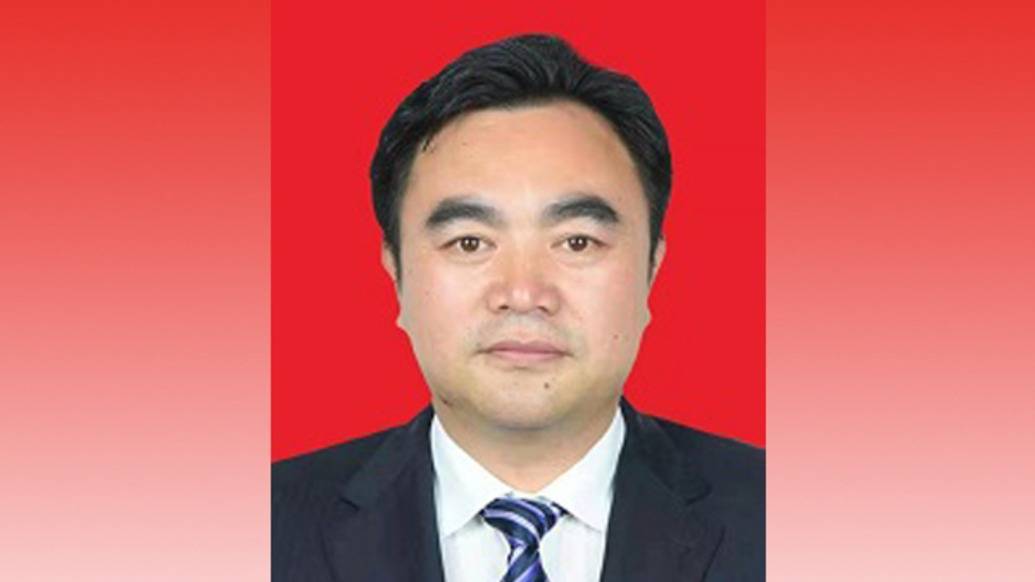 眉山市委常委、組織部部長、秘書長高立新調(diào)任四川省政府駐京辦:宏鑫機(jī)械設(shè)備有限公司
