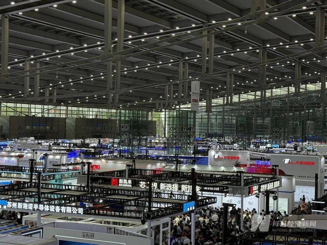 “我們特地趕早來的<strong></p>
<p>宏鑫機械設備有限公司
</strong>，你們的光刻機在哪里？”深圳一家成立才幾年的公司，今天爆火！:宏鑫機械設備有限公司
