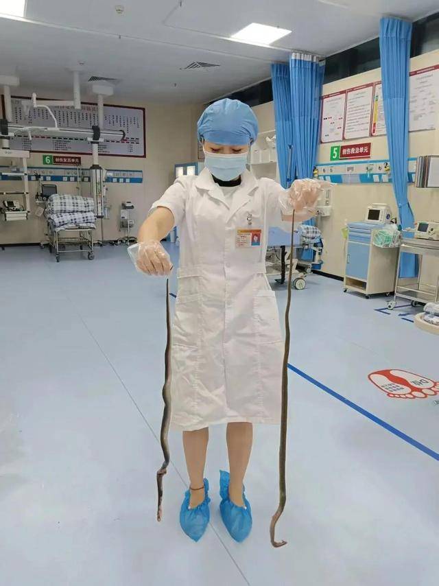 廣東62歲阿叔網(wǎng)魚網(wǎng)到2條眼鏡蛇<strong></p>
<p>宏鑫機(jī)械設(shè)備有限公司
</strong>，被咬傷后當(dāng)場(chǎng)打死，并打包提進(jìn)醫(yī)院:宏鑫機(jī)械設(shè)備有限公司
