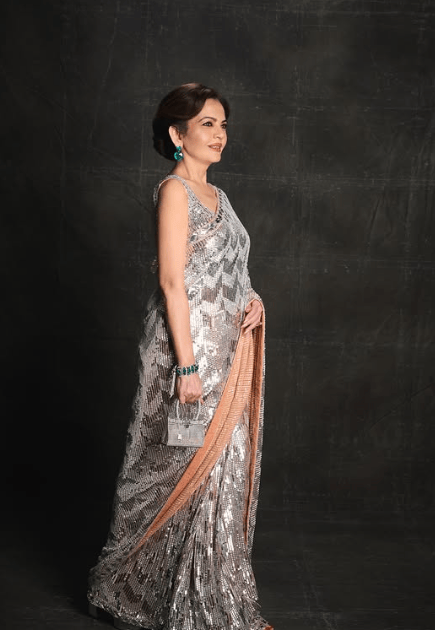 印度首富的妻子盛裝出席派對<strong></p>
<p>宏鑫機械設(shè)備有限公司
</strong>，拎的愛馬仕包鑲了3000多顆鉆石:宏鑫機械設(shè)備有限公司
