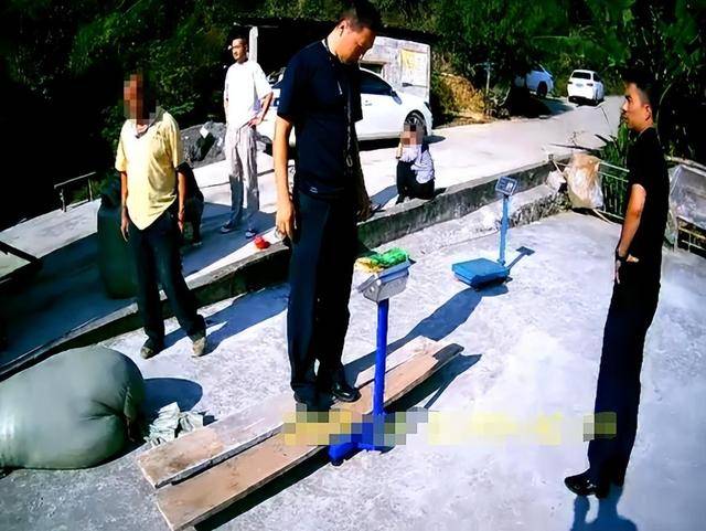 100斤玉米上秤秒變60斤？貴州一村民遭“鬼秤”騙糧！民警出手<strong></p>
<p>宏鑫機(jī)械設(shè)備有限公司
</strong>，5人被拘:宏鑫機(jī)械設(shè)備有限公司
