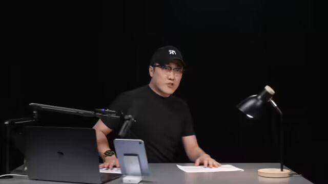 王自如曝格力高管工資7位數(shù)<strong></p>
<p>宏鑫機械設(shè)備有限公司
</strong>，再回應(yīng)“不看工資條”:宏鑫機械設(shè)備有限公司
