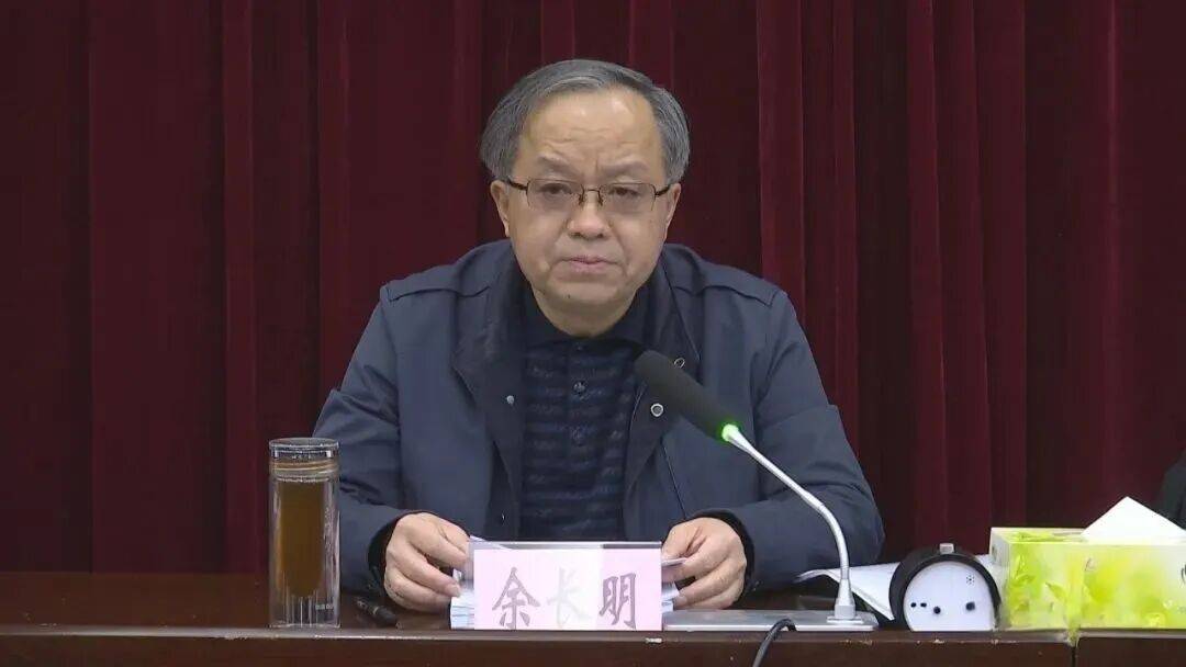 重慶通報：余長明<strong></p>
<p>宏鑫機械設(shè)備有限公司
</strong>，六大紀律全違反:宏鑫機械設(shè)備有限公司
