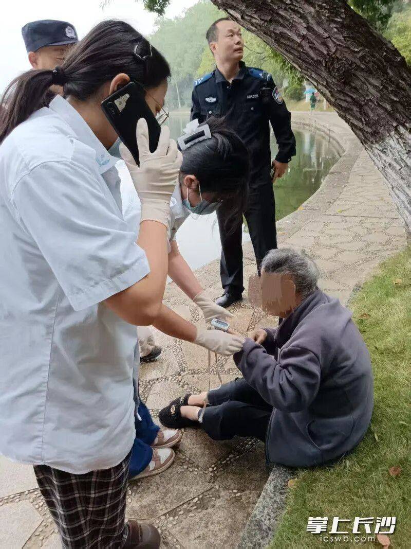 事發(fā)湖南烈士公園！80多歲老人不慎落湖<strong></p>
<p>宏鑫機(jī)械設(shè)備有限公司
</strong>，眾多市民合力救助:宏鑫機(jī)械設(shè)備有限公司
