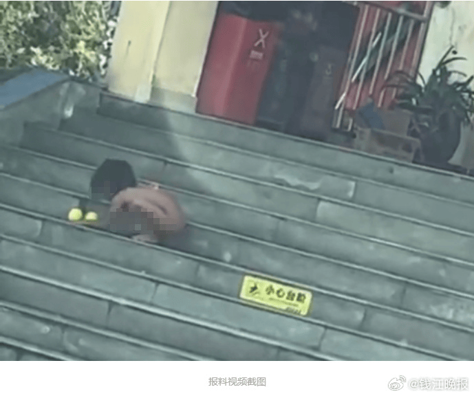 多方回應(yīng)四川一高速服務(wù)區(qū)現(xiàn)“野人小孩”：有監(jiān)護人陪伴<strong></p>
<p>宏鑫機械設(shè)備有限公司
</strong>，大山里長大的，從小就這樣教育，沒有違法犯罪情況:宏鑫機械設(shè)備有限公司
