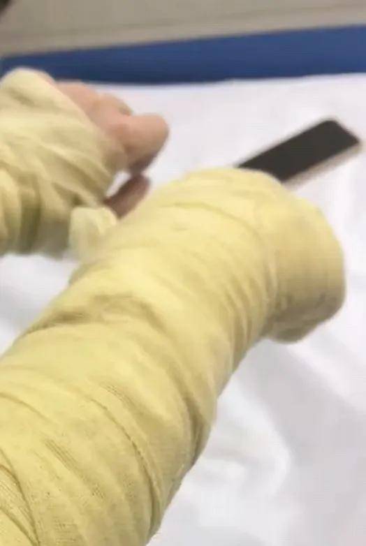 女主播稱(chēng)遭偽裝快遞包裹炸傷<strong></p>
<p>宏鑫機(jī)械設(shè)備有限公司
</strong>，湖南警方通報(bào):宏鑫機(jī)械設(shè)備有限公司
