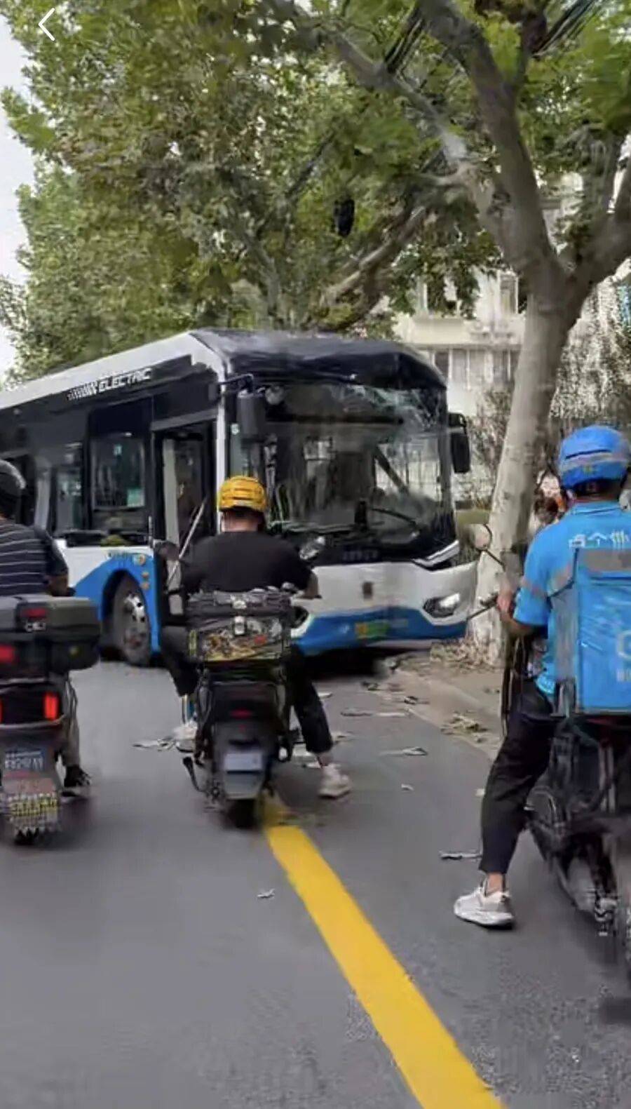 上海警方：葉某（男<strong></p>
<p>宏鑫機(jī)械設(shè)備有限公司
</strong>，57歲）尋釁滋事，已被拘！:宏鑫機(jī)械設(shè)備有限公司
