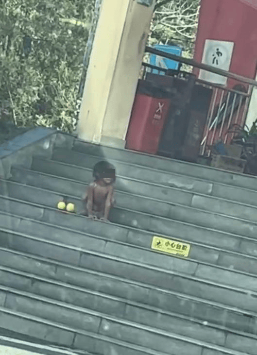 大理回應(yīng)高速上有家庭帶“野人小孩”：父母堅(jiān)持讓娃親近自然<strong></p>
<p>宏鑫機(jī)械設(shè)備有限公司
</strong>，生活暫無困難，沒虐待:宏鑫機(jī)械設(shè)備有限公司
