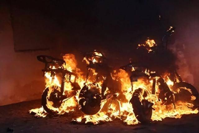 僅僅30秒，男子全身燒傷90%！別再這樣充電！:宏鑫機(jī)械設(shè)備有限公司
