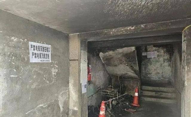 僅僅30秒<strong></p>
<p>宏鑫機械設(shè)備有限公司
</strong>，男子全身燒傷90%！別再這樣充電！:宏鑫機械設(shè)備有限公司
