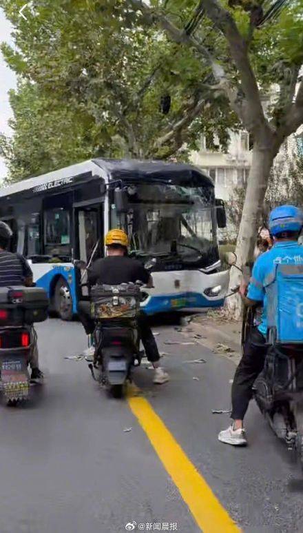 上海警方通報(bào)：男子故意多次急剎<strong></p>
<p>宏鑫機(jī)械設(shè)備有限公司
</strong>，致公交車撞樹(shù)，兩名乘客受傷，行拘！:宏鑫機(jī)械設(shè)備有限公司
