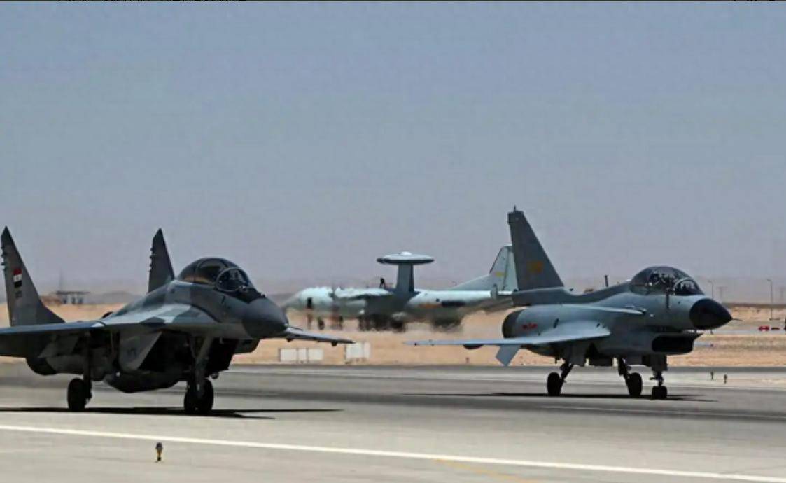 中國殲-10C機(jī)群飛越紅海，西方雷達(dá)竟毫無反應(yīng)！印尼馬上宣布采購42架:宏鑫機(jī)械設(shè)備有限公司
