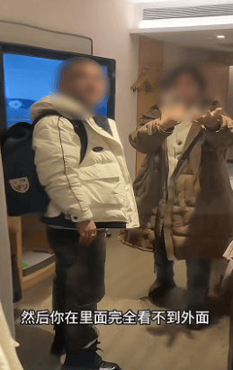 女子延吉住酒店發(fā)現(xiàn)落地窗室內(nèi)看不到外面<strong></p>
<p>宏鑫機(jī)械設(shè)備有限公司
</strong>，室外高清觀看室內(nèi)？工作人員：是單向膜:宏鑫機(jī)械設(shè)備有限公司
