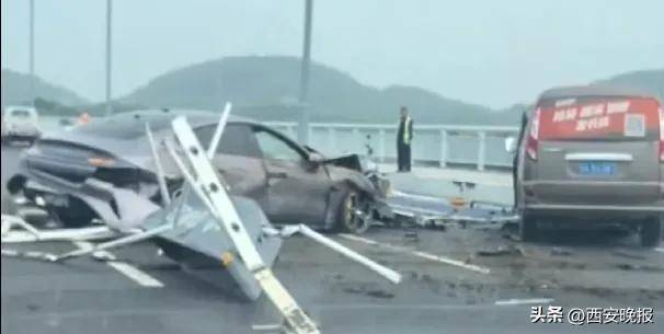 武漢一小米SU7失控撞倒護欄<strong></p>
<p>宏鑫機械設備有限公司
</strong>，沖向對面車道，左前輪車軸斷裂輪胎脫落10米開外，小米回應:宏鑫機械設備有限公司
