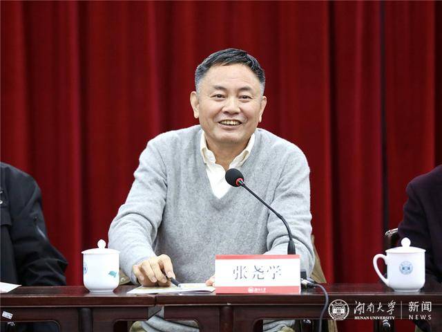 中紀委晚間通報：69歲副部級“院士校長”<strong></p>
<p>宏鑫機械設備有限公司
</strong>，退休8年后被查:宏鑫機械設備有限公司
