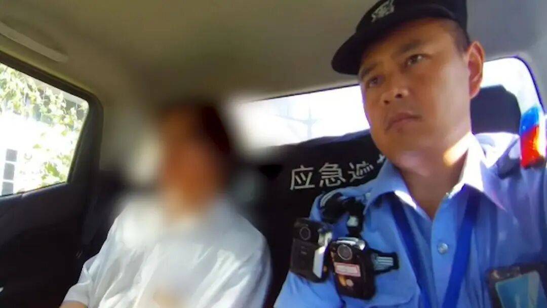 上海一男子去銀行轉(zhuǎn)賬70萬元，被當(dāng)場(chǎng)識(shí)破刑拘，這事千萬干不得:宏鑫機(jī)械設(shè)備有限公司
