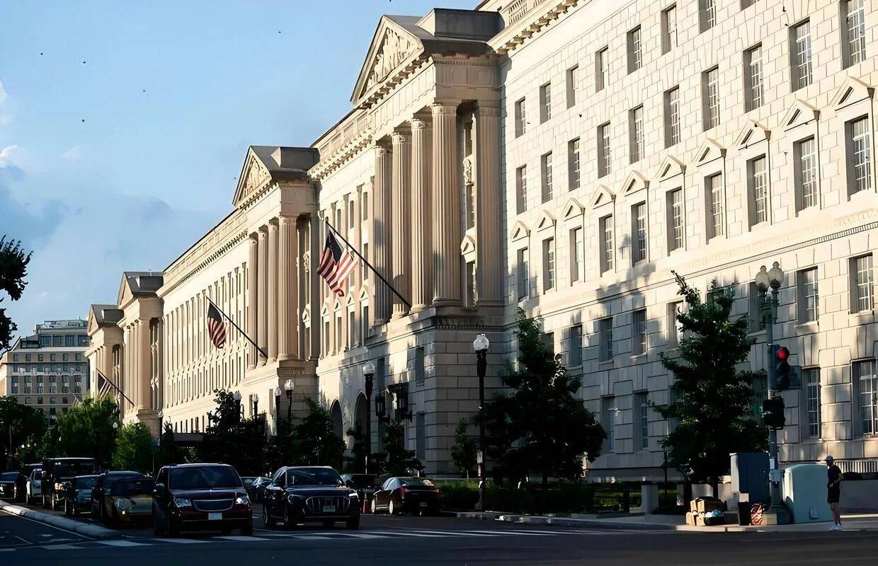 中美全面開打<strong></p>
<p>宏鑫機(jī)械設(shè)備有限公司
</strong>，數(shù)百萬(wàn)件中國(guó)產(chǎn)品被下架，荷蘭得令，強(qiáng)搶中企資產(chǎn):宏鑫機(jī)械設(shè)備有限公司
