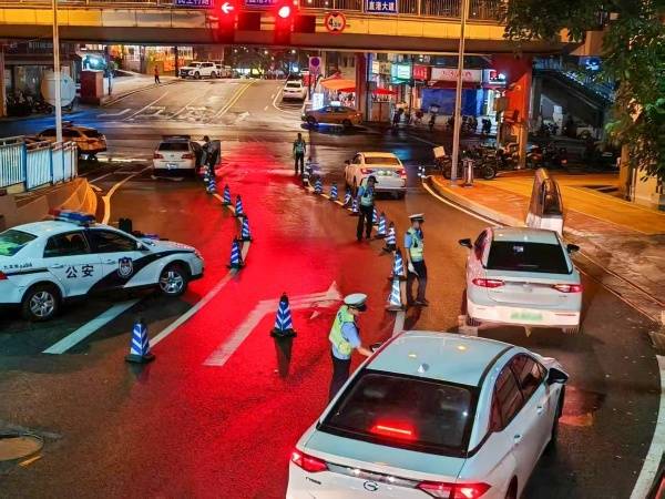 重慶公安交管部門啟動新一輪酒駕醉駕集中整治:宏鑫機械設備有限公司
