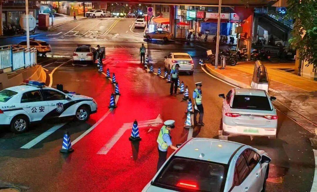 重拳出擊！重慶公安交管部門全面啟動(dòng)酒駕醉駕集中整治<strong></p>
<p>宏鑫機(jī)械設(shè)備有限公司
</strong>，多舉措筑牢道路交通安全防線:宏鑫機(jī)械設(shè)備有限公司
