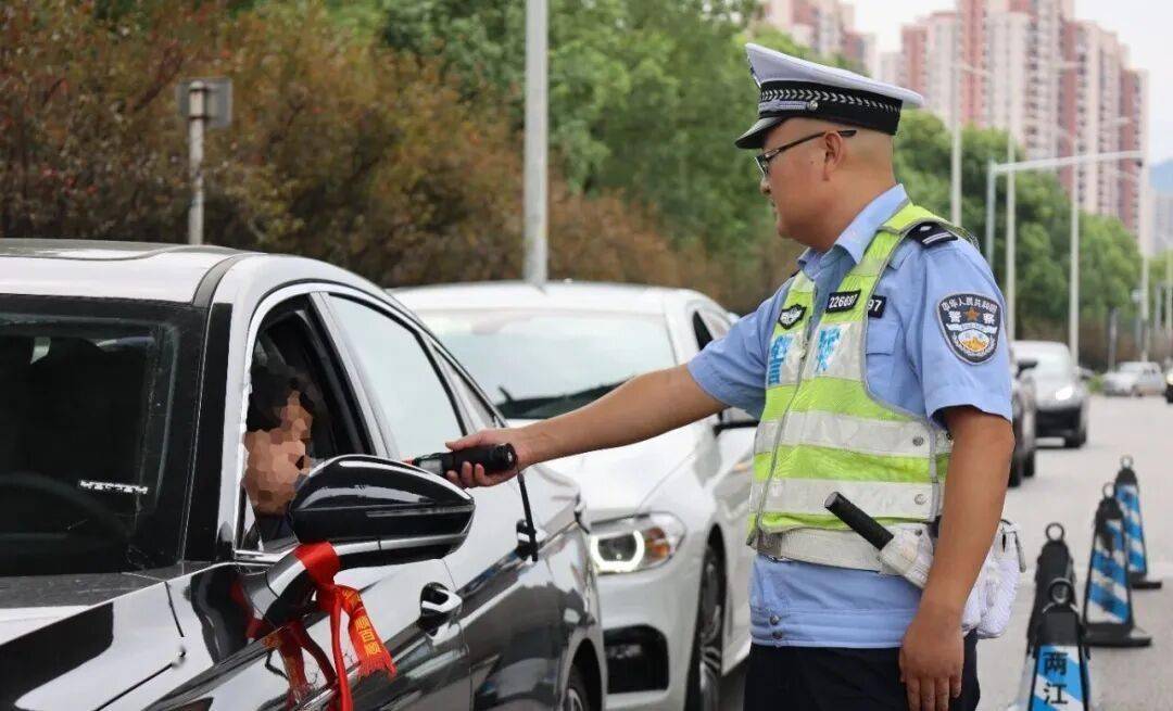 重拳出擊！重慶公安交管部門全面啟動(dòng)酒駕醉駕集中整治<strong></p>
<p>宏鑫機(jī)械設(shè)備有限公司
</strong>，多舉措筑牢道路交通安全防線:宏鑫機(jī)械設(shè)備有限公司
