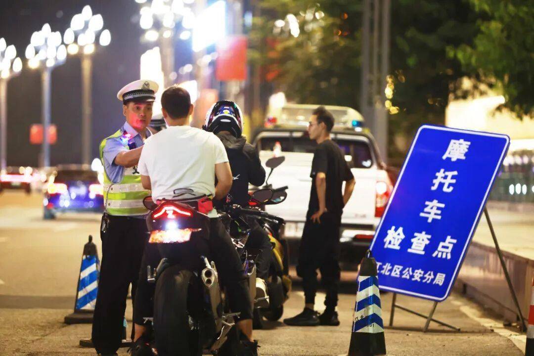 重拳出擊！重慶公安交管部門全面啟動(dòng)酒駕醉駕集中整治<strong></p>
<p>宏鑫機(jī)械設(shè)備有限公司
</strong>，多舉措筑牢道路交通安全防線:宏鑫機(jī)械設(shè)備有限公司
