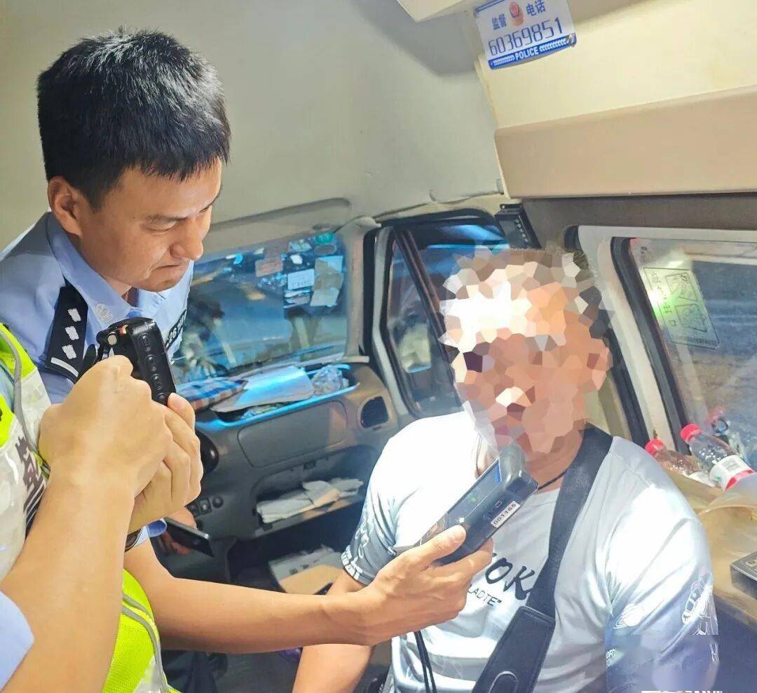 重拳出擊！重慶公安交管部門全面啟動(dòng)酒駕醉駕集中整治<strong></p>
<p>宏鑫機(jī)械設(shè)備有限公司
</strong>，多舉措筑牢道路交通安全防線:宏鑫機(jī)械設(shè)備有限公司
