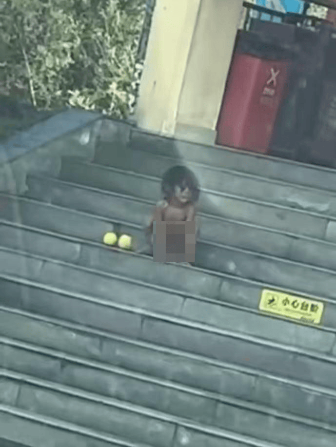 多部門(mén)回應(yīng)高速服務(wù)區(qū)現(xiàn)“野人小孩”：孩子能說(shuō)會(huì)走，當(dāng)?shù)爻闪⒐ぷ餍〗M聯(lián)合處置:宏鑫機(jī)械設(shè)備有限公司
