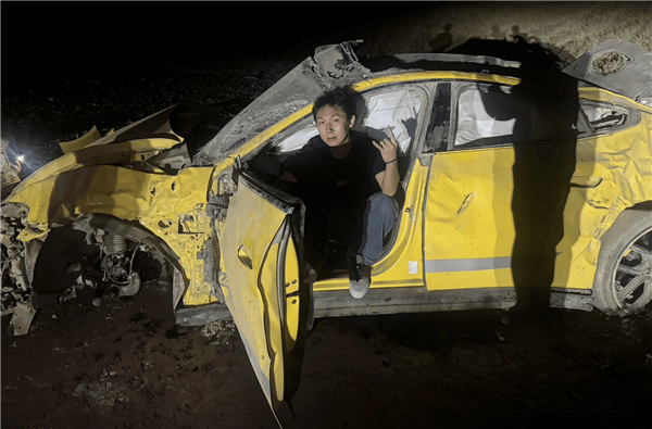 新疆一小米SU7 Ultra飛坡10多米翻滾多圈！車主發(fā)文：門能開<strong></p>
<p>宏鑫機(jī)械設(shè)備有限公司
</strong>，沒起火:宏鑫機(jī)械設(shè)備有限公司
