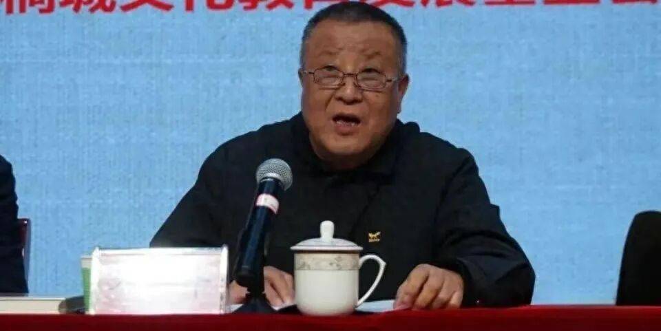 涉嫌嚴(yán)重違紀(jì)違法<strong></p>
<p>宏鑫機械設(shè)備有限公司
</strong>，退休17年的方平被查:宏鑫機械設(shè)備有限公司
