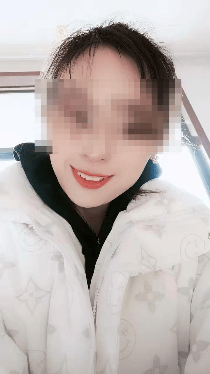 妻子患癌去世前被三次起訴離婚<strong></p>
<p>宏鑫機(jī)械設(shè)備有限公司
</strong>，前夫遺棄罪因證據(jù)不足被駁回｜在場(chǎng):宏鑫機(jī)械設(shè)備有限公司
