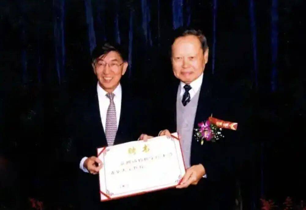 “大先生”千古<strong></p>
<p>宏鑫機械設備有限公司
</strong>，楊振寧的一生:宏鑫機械設備有限公司
