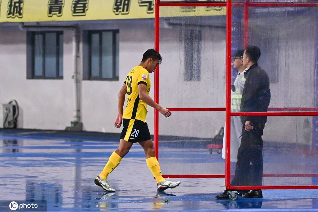 怒噴裁判染紅<strong></p>
<p>宏鑫機(jī)械設(shè)備有限公司
</strong>！青島西海岸對(duì)張呈棟處以三停處罰 罰款5萬:宏鑫機(jī)械設(shè)備有限公司
