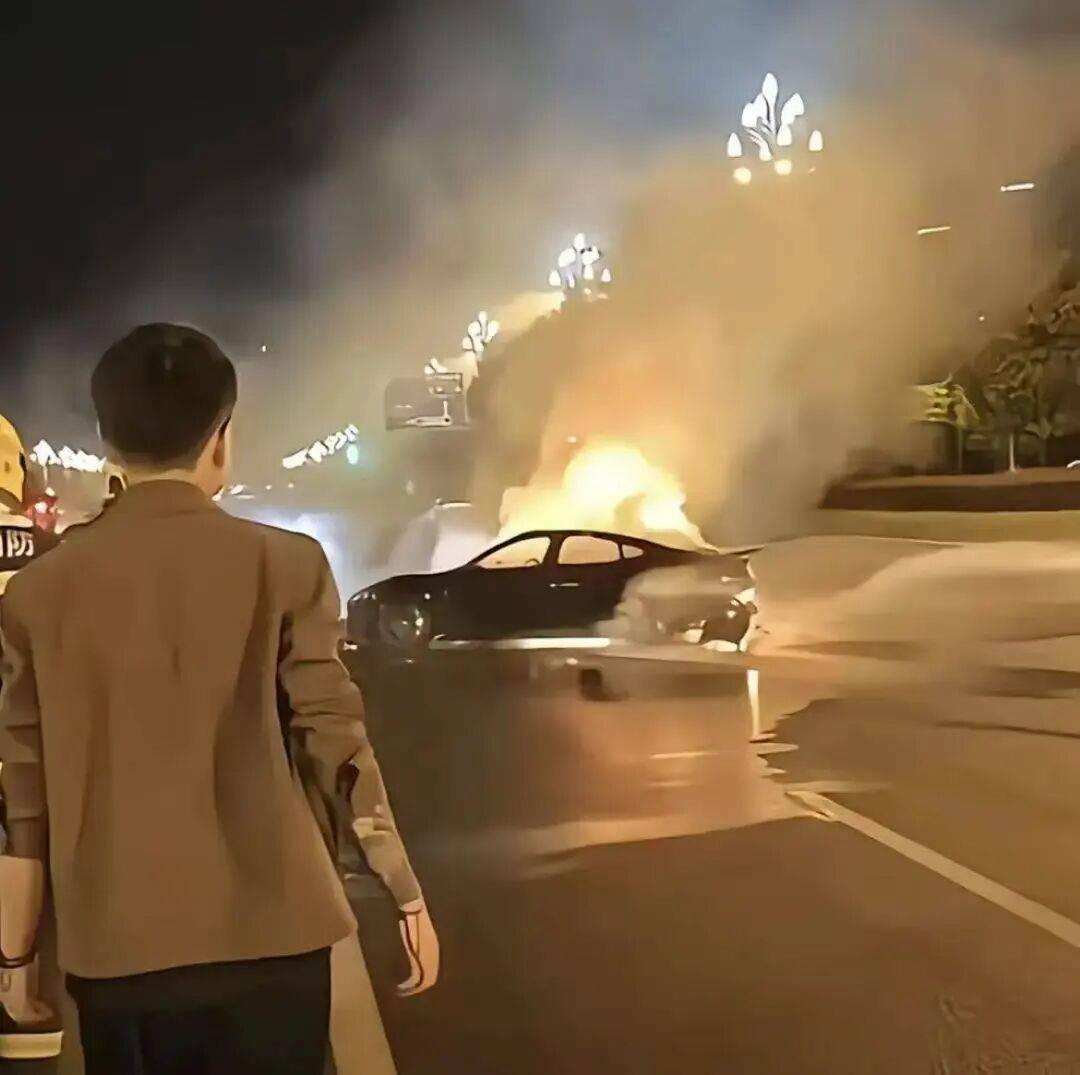 “打不開的車門”為何成致命陷阱？:宏鑫機械設(shè)備有限公司
