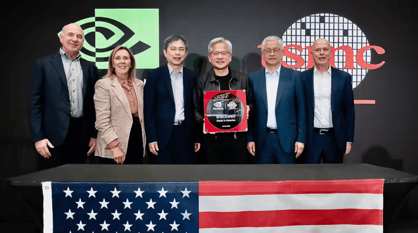 黃仁勛站臺(tái) 英偉達(dá)宣布臺(tái)積電美工廠造出首個(gè)Blackwell晶圓:宏鑫機(jī)械設(shè)備有限公司
