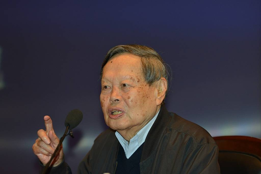 丘成桐悼念楊振寧：希望未來設(shè)立一個以楊振寧命名的獎項來紀念他:宏鑫機械設(shè)備有限公司
