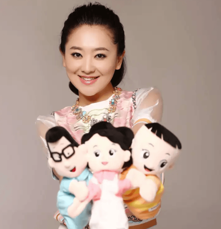 央視主持人“月亮姐姐”離開少兒頻道，官宣新身份！:宏鑫機(jī)械設(shè)備有限公司
