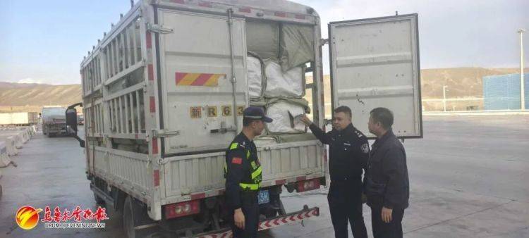 烏魯木齊貨車司機(jī)接了一單“玫瑰花”生意<strong></p>
<p>宏鑫機(jī)械設(shè)備有限公司
</strong>，背后竟?fàn)砍?00萬(wàn)大案:宏鑫機(jī)械設(shè)備有限公司
