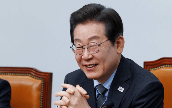 中美激烈交鋒之際<strong></p>
<p>宏鑫機械設(shè)備有限公司
</strong>，韓國闖出大禍！商務(wù)部官宣，收到中方制裁令的當天，李在明就知道事情麻煩了:宏鑫機械設(shè)備有限公司
