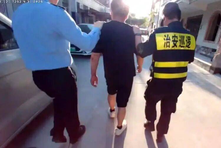 上海男子有穩(wěn)定工作和收入<strong></p>
<p>宏鑫機械設(shè)備有限公司
</strong>，卻總沉迷在深夜干這事……被抓了！:宏鑫機械設(shè)備有限公司
