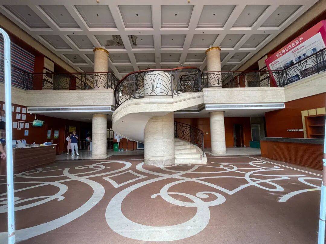 3256平米別墅288萬(wàn)起拍<strong></p>
<p>宏鑫機(jī)械設(shè)備有限公司
</strong>，單價(jià)不到900元，內(nèi)景配置曝光，目前0人報(bào)名；拍賣商回應(yīng)：在開(kāi)發(fā)商名下，想通過(guò)拍賣吸引更多人參與:宏鑫機(jī)械設(shè)備有限公司
