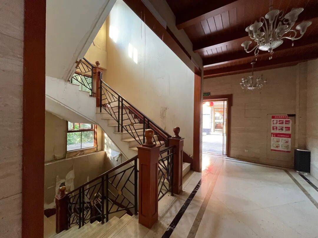 3256平米別墅288萬(wàn)起拍<strong></p>
<p>宏鑫機(jī)械設(shè)備有限公司
</strong>，單價(jià)不到900元，內(nèi)景配置曝光，目前0人報(bào)名；拍賣商回應(yīng)：在開(kāi)發(fā)商名下，想通過(guò)拍賣吸引更多人參與:宏鑫機(jī)械設(shè)備有限公司
