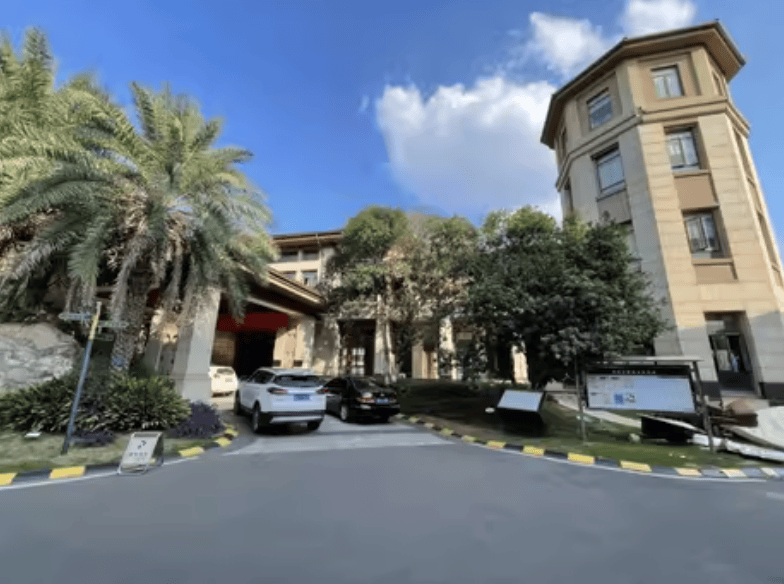 3256平米別墅288萬(wàn)起拍<strong></p>
<p>宏鑫機(jī)械設(shè)備有限公司
</strong>，單價(jià)不到900元，內(nèi)景配置曝光，目前0人報(bào)名；拍賣商回應(yīng)：在開(kāi)發(fā)商名下，想通過(guò)拍賣吸引更多人參與:宏鑫機(jī)械設(shè)備有限公司
