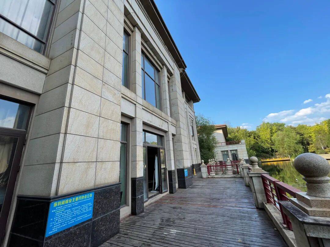 3256平米別墅288萬(wàn)起拍<strong></p>
<p>宏鑫機(jī)械設(shè)備有限公司
</strong>，單價(jià)不到900元，內(nèi)景配置曝光，目前0人報(bào)名；拍賣商回應(yīng)：在開(kāi)發(fā)商名下，想通過(guò)拍賣吸引更多人參與:宏鑫機(jī)械設(shè)備有限公司
