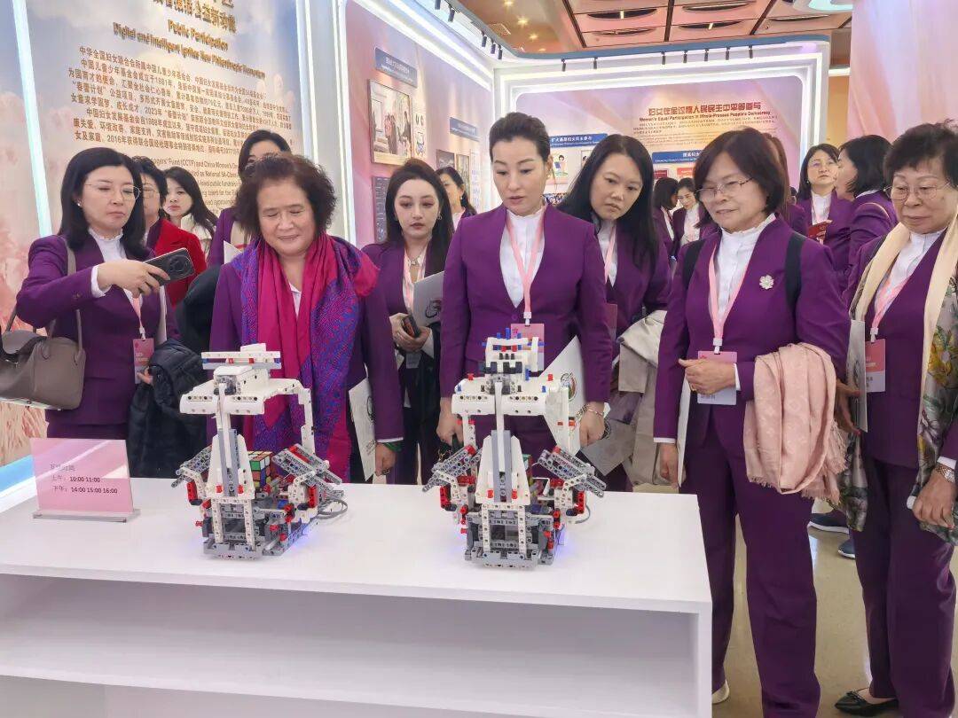 香港福建婦女協(xié)會代表團參觀“數(shù)智賦能婦女和女童成果展”:宏鑫機械設(shè)備有限公司
