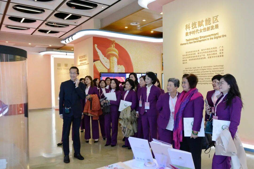 香港福建婦女協(xié)會代表團參觀“數(shù)智賦能婦女和女童成果展”:宏鑫機械設(shè)備有限公司