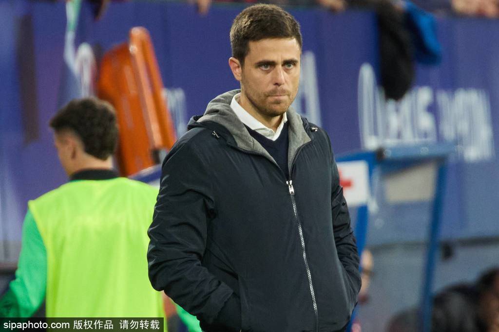 VAR爭議引發(fā)的怒火：河南隊越位判罰成焦點<strong></p>
<p>宏鑫機械設(shè)備有限公司
</strong>，亞泰主帥蘇亞雷斯被黃牌警告:宏鑫機械設(shè)備有限公司
